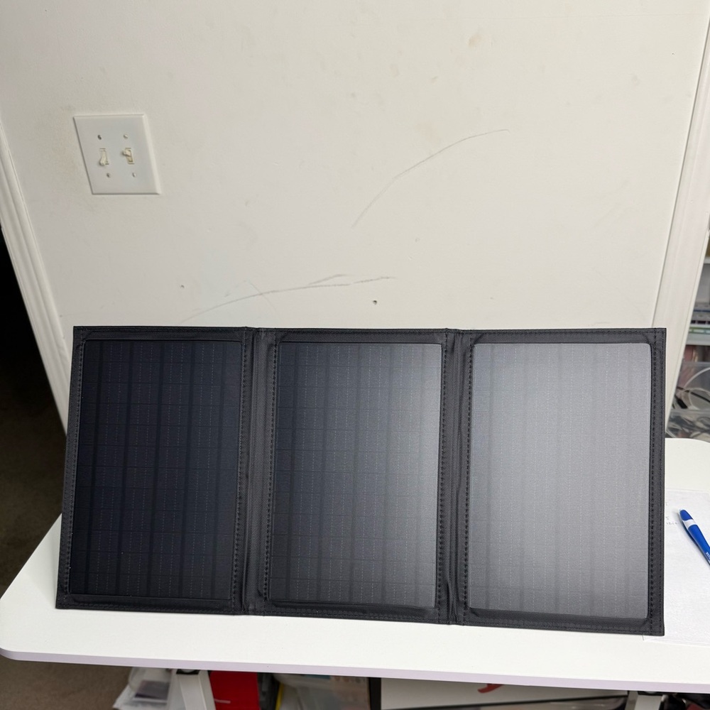 NWT MSRP $319 RENOGY E.Flex 21 foldable waterproof SOLAR PANEL -black